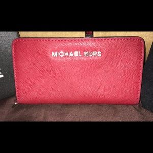 🥰 Authentic Michael Kors Wallet 🥰